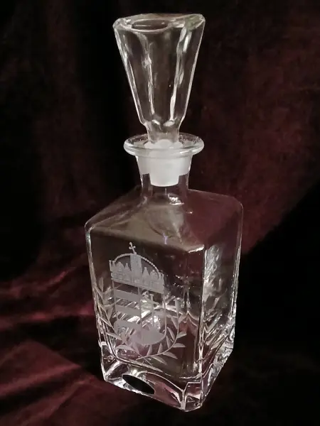 gravírozott whiskys palack