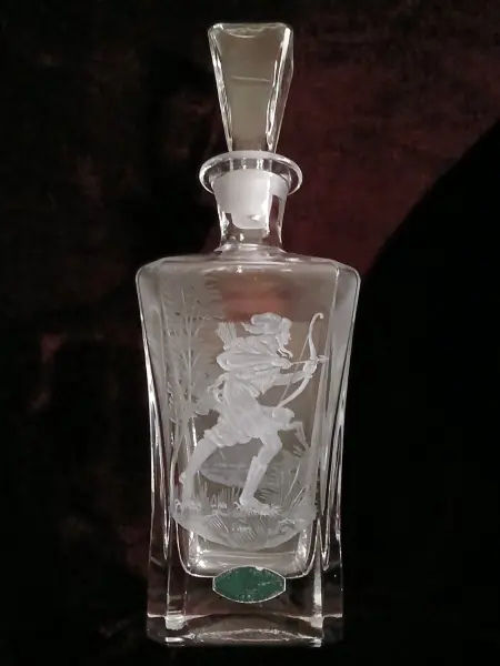 gravírozott whiskys palack